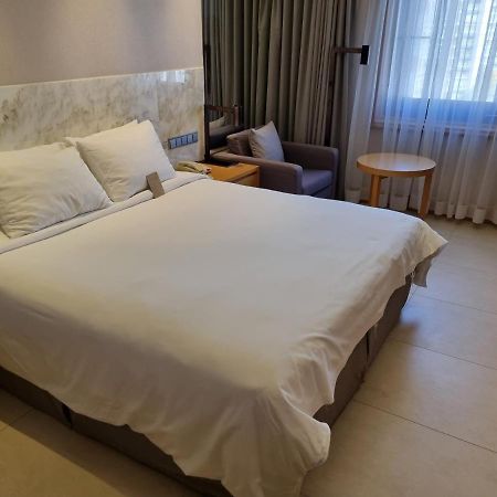 Pinegrove Hotel Gimhae Екстериор снимка