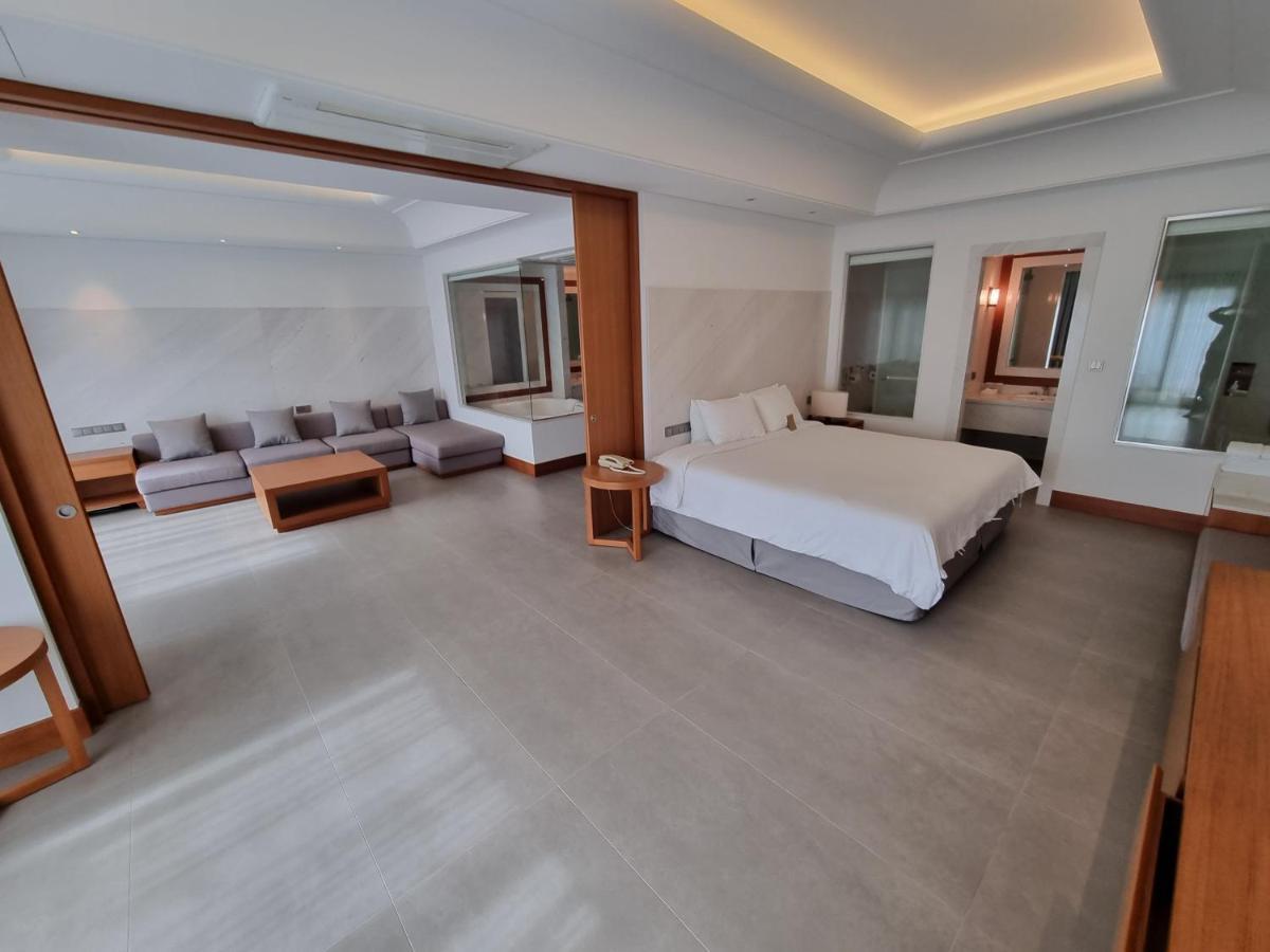 Pinegrove Hotel Gimhae Екстериор снимка