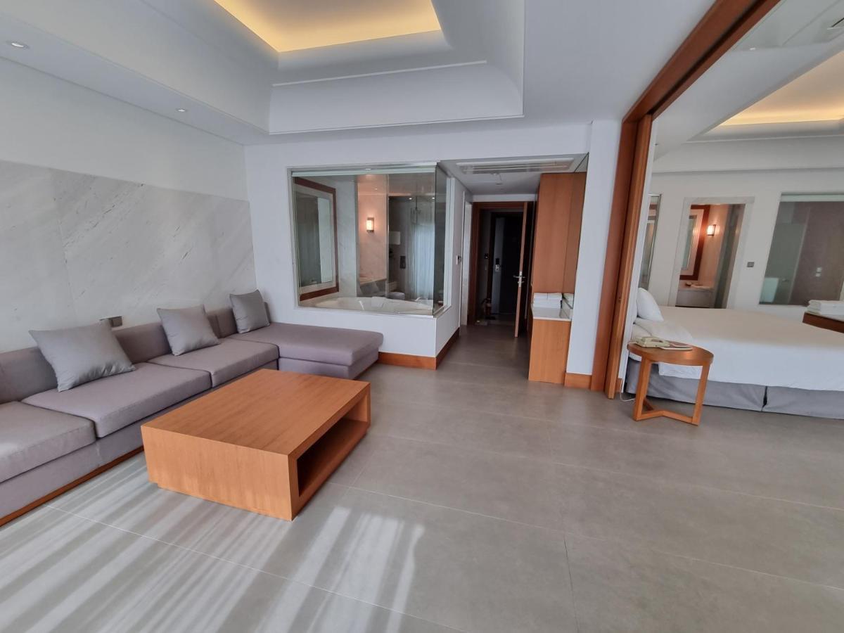 Pinegrove Hotel Gimhae Екстериор снимка