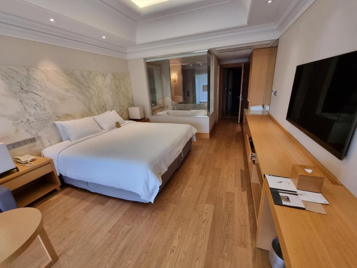 Pinegrove Hotel Gimhae Екстериор снимка