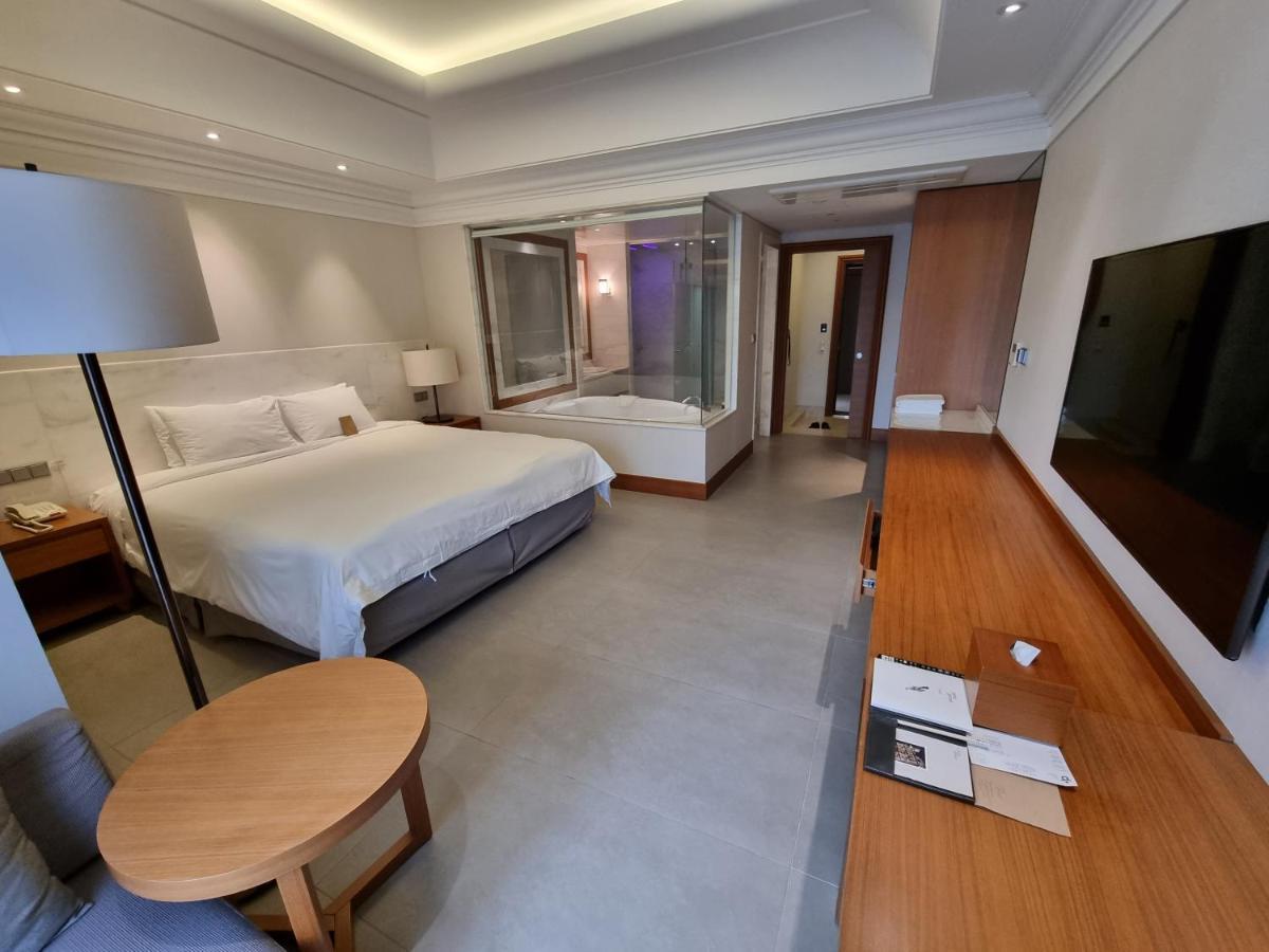 Pinegrove Hotel Gimhae Екстериор снимка
