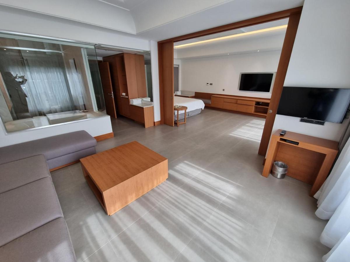 Pinegrove Hotel Gimhae Екстериор снимка