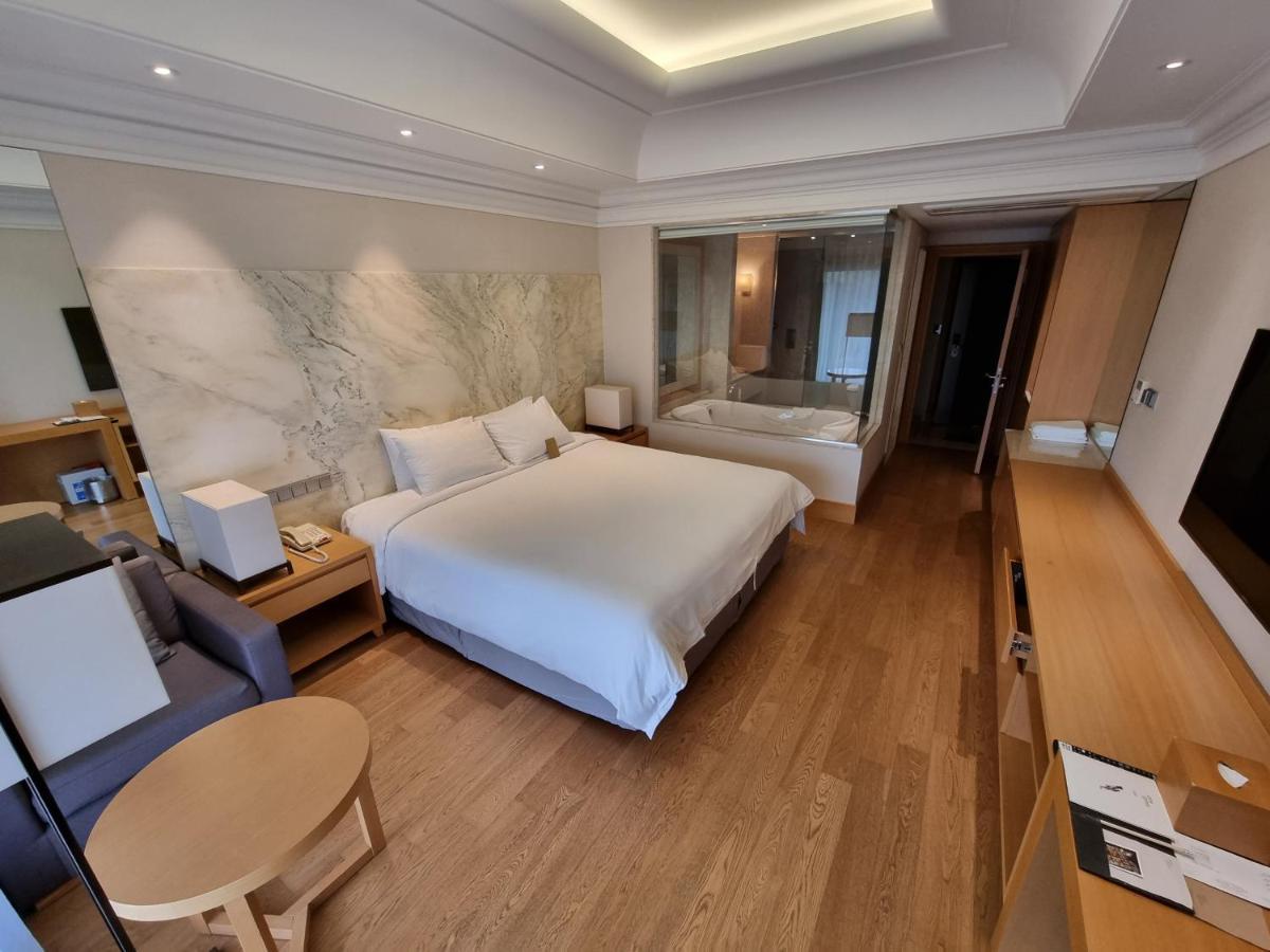 Pinegrove Hotel Gimhae Екстериор снимка