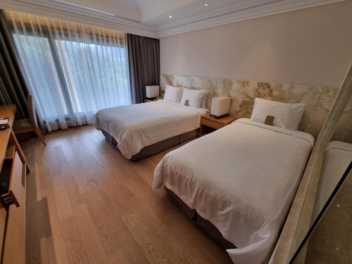Pinegrove Hotel Gimhae Екстериор снимка