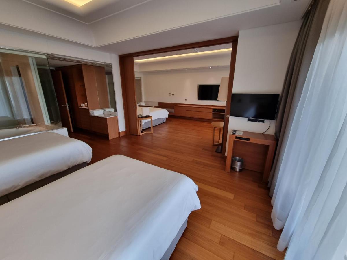 Pinegrove Hotel Gimhae Екстериор снимка