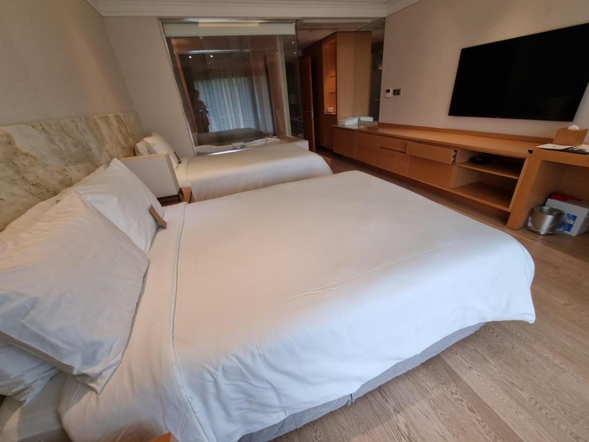 Pinegrove Hotel Gimhae Екстериор снимка